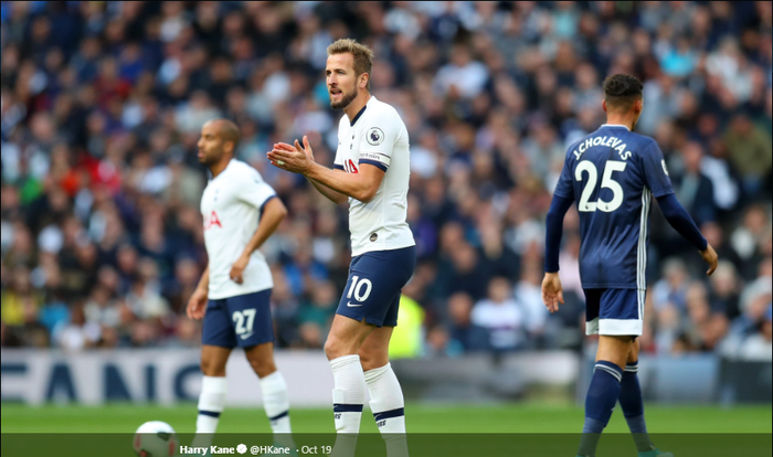 Kapten Tottenham Hotspur, Harry Kane, sedang menyemangati rekan-rekannya dalam laga Liga Inggris melawan Watford (19/10/2019).