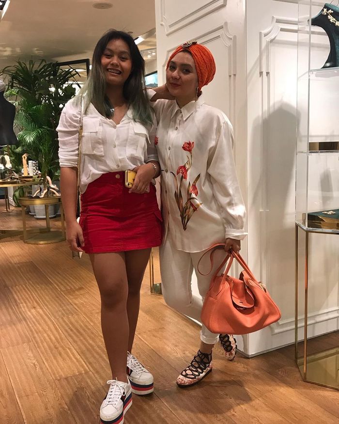 Gaya kompak anak Eko Patrio, Nayla Ayu dan sang Mama, Viona Rosalina.