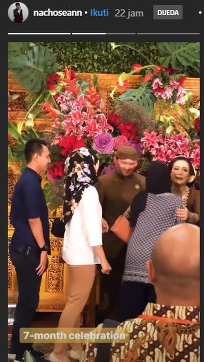 Nicholas Sean saat mengabadikan moment 7 bulanan sang calon adik