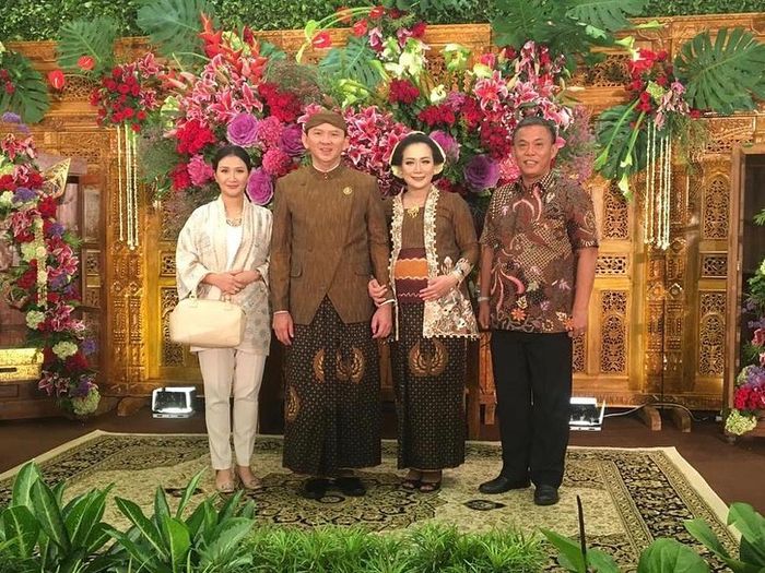 Tampilan Ahok dan Puput Nastiti Devi saat gelar acara 7 bulanan