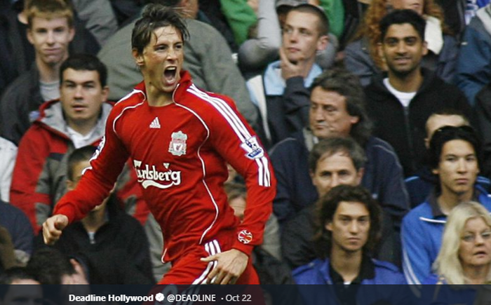 Fernando Torres sedang merayakan gol ketika masih berseragam Liverpool.
