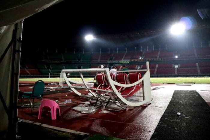Stadion Gelora Bung Tomo, Surabaya, rusak parah setelah  laga Persebaya Surabaya Vs PSS Sleman, Selasa (29/10/2019).