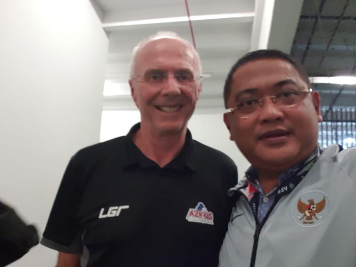 Mantan manajer timnas Indonesia, Endri Erawan, bersama pelatih Filipina, Sven Goran Eriksson