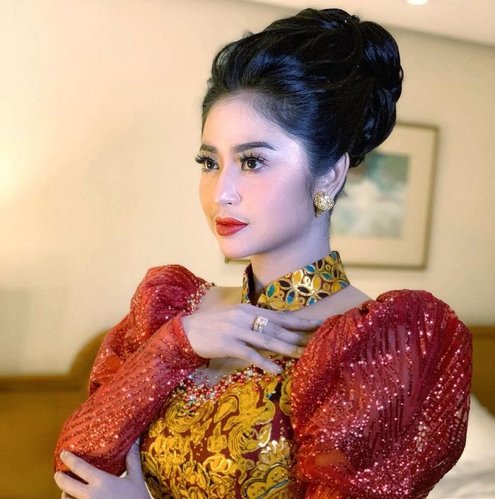 Dewi Perssik