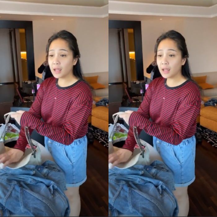 Wajah Nagita Slavina juga tetap memesona ya meski mengenakan gaya makeup natural yang minimalis