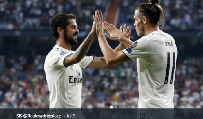 Dua pemain Real Madrid, Isco dan Gareth Bale (kanan), melakukan selebrasi.