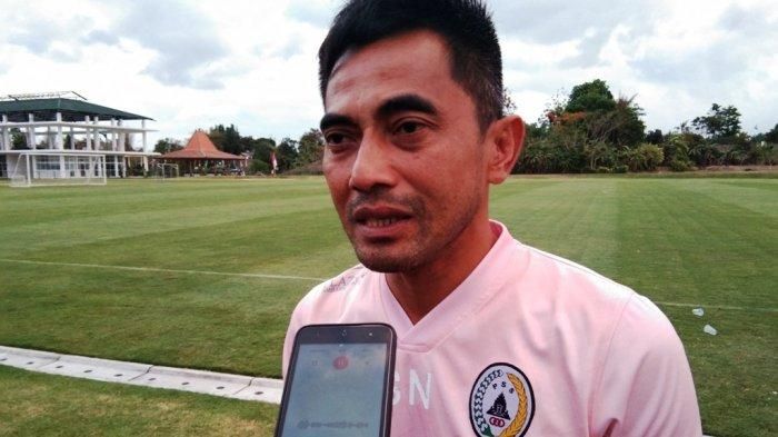 Pelatih PSS Sleman, Seto Nurdiyantoro saat dijumpai seusai memimpin latihan tim di lapangan Sepakbola, Yogyakarta Independent School (YIS) Sleman, Kamis (31/10/2019).