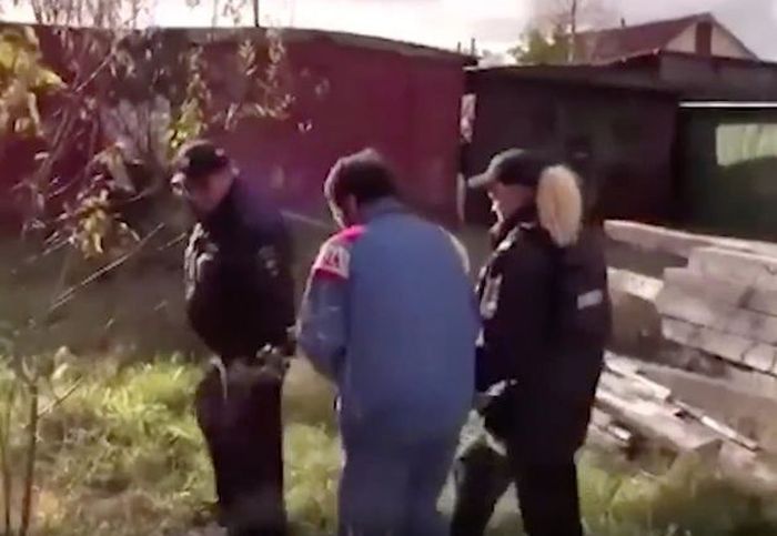 Tak Hanya Ditangkap Polisi Karena Kanibal, Pria Ini Secara Rutin Mengonsumsi Binatang Yang Tak Lazim Dimakan. Ngeri!