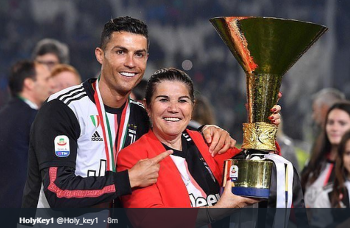 Megabintang Juventus, Cristiano Ronaldo dan Ibundanya, Maria Dolores dos Santos Aveiro.