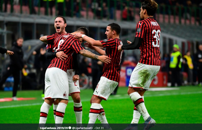 Pemain AC Milan sedang merayakan gol yang dicetak Suso ke gawang SPAL, Kamis (31/10/2010)