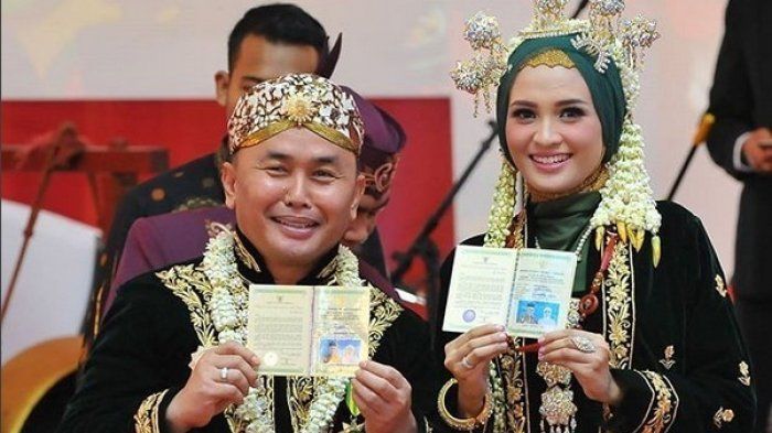 Sugianto Sabran dan istri barunya, Yulistra Ivo Azhari