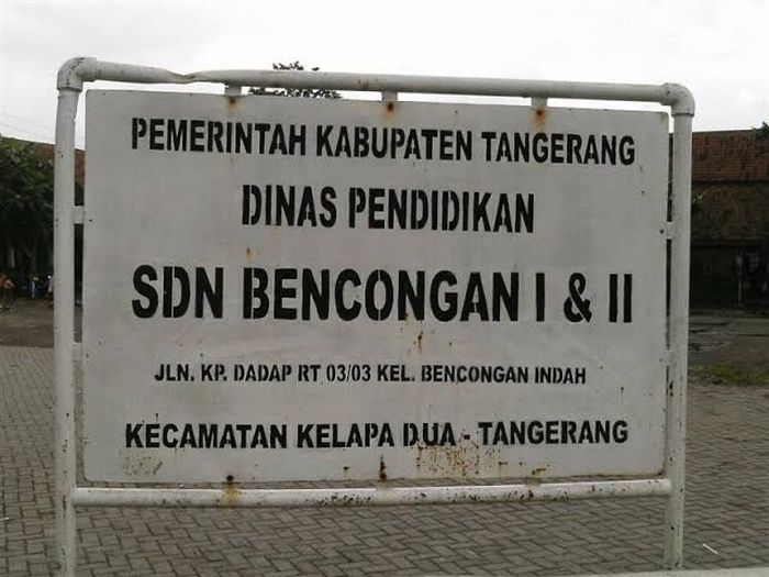Sekolah dengan nama unik di Indonesia