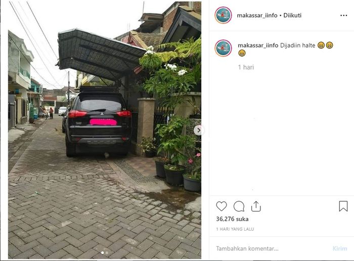Viral foto rumah gunakan bahu jalan dan kasih atap untuk tempat parkir mobil.