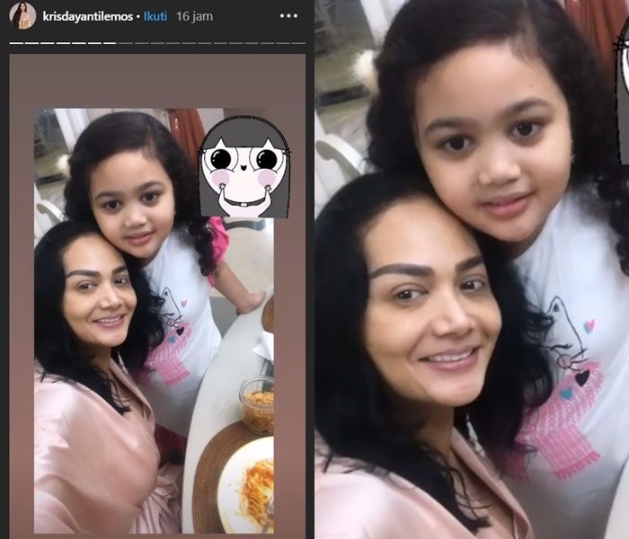 Penampilan Krisdayanti baru bangun tidur yang cuek tanpa makeup dengan kondisi kantung mata yang gelap