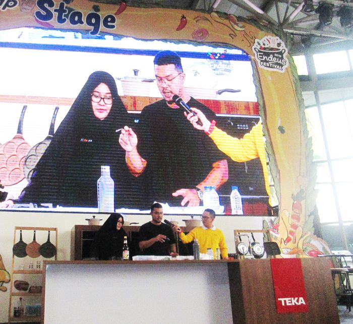 Dade Akbar on his live food plating demo on Endeus Festival