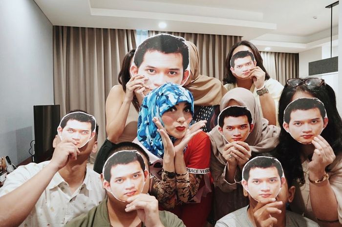 Tampilan Citra Kirana saat acara bridal shower.