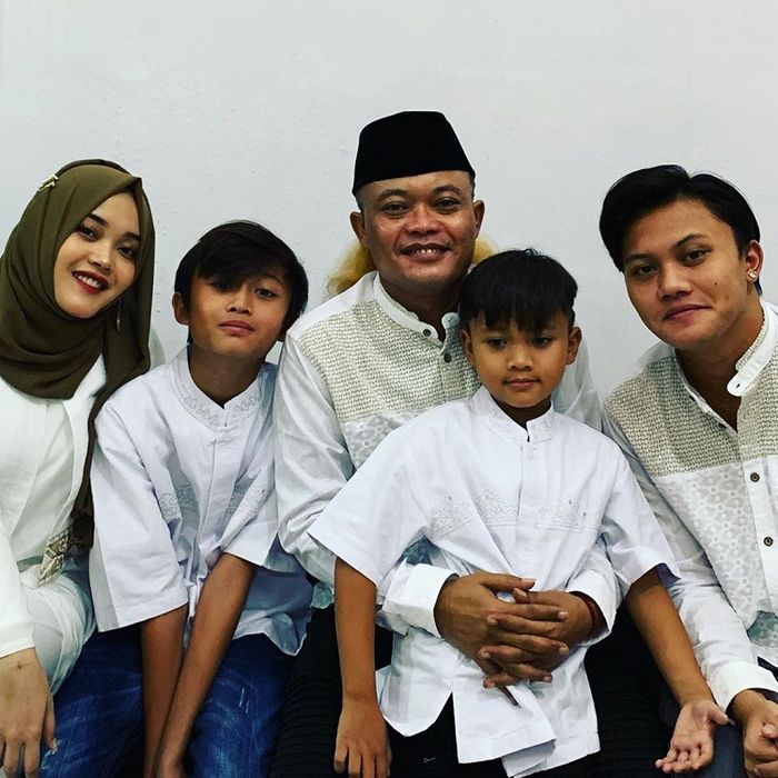 Sule dan keempat anaknya