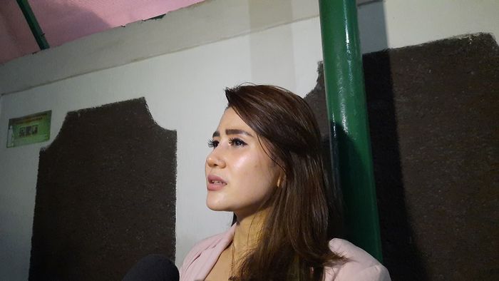 Rachelly Alia saat ditemui Grid.ID di kawasan Pengadilan Negeri Jakarta Selatan, Selasa (5/11/2019).