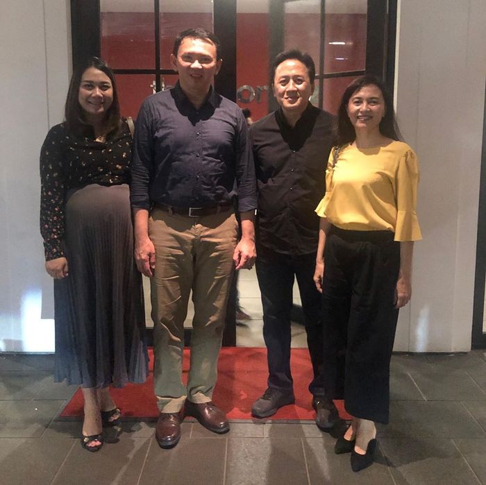 instagram.com/triawanmunaf
Penampilan Puput Nastiti Devi istri Ahok yang tengah hamil besar saat nonton konser paduan suara
