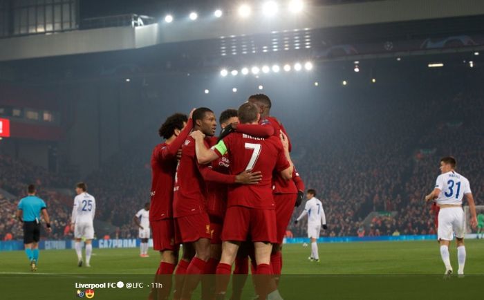 Para pemain Liverpool merayakan gol yang dicetak oleh Georginio Wijnaldum ke gawang Genk pada matchday keempat Liga Champions di Stadion Anfield, Selasa (5/11/2019).