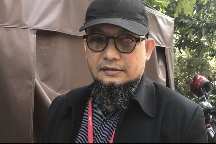 Penyidik KPK, Novel Baswedan saat ditemui di depan kediamannya di Kelapa Gading, Jakarta Utara, Kamis (11/4/2019).