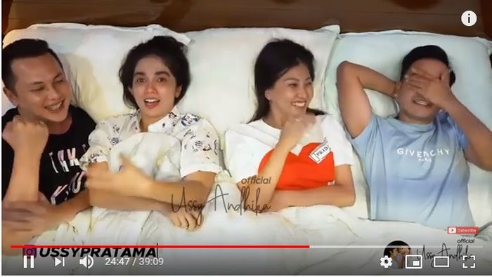 Keseruan Ruben dan Sarwendah saat menjadi tamu di konten Teman Tidur, Ussy Andhika Official.