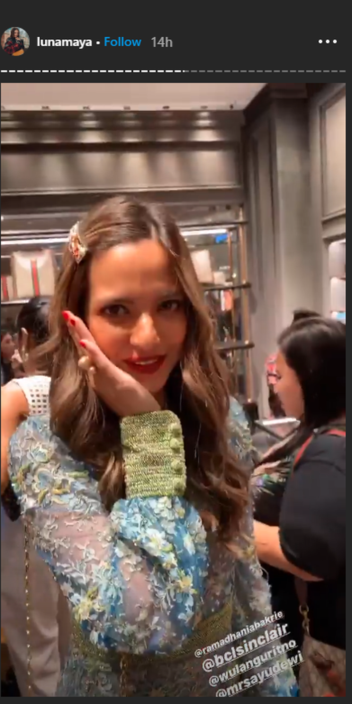 Tampilan Nia Ramadhani saat hadiri acara Gucci