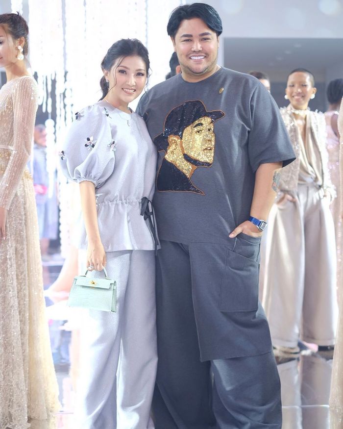Tampilan Sarwendah saat hadiri acara fashion show Ivan Gunawan