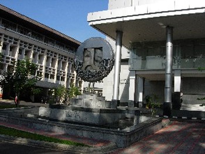 Gedung Kementerian PUPR nampak dari depan