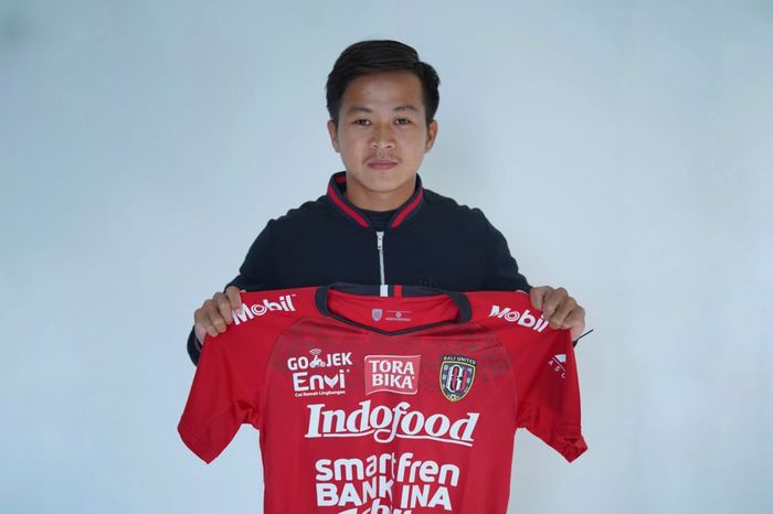 Rian Firmansyah saat diperkenalkan sebagai rekrutan baru Bali United pada bursa transfer paruh musim Liga 1 2019.
