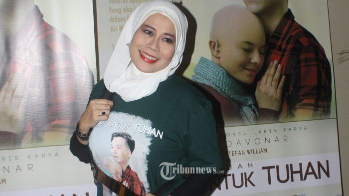 Dewi Yull keturunan pahlawan R.M. Tirto Adhisoerjo