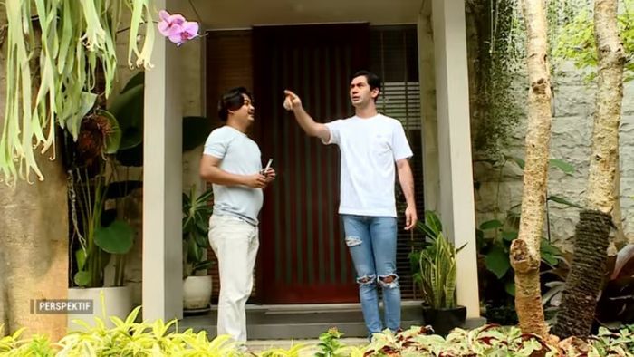 Halaman depan rumah Reza Rahadian