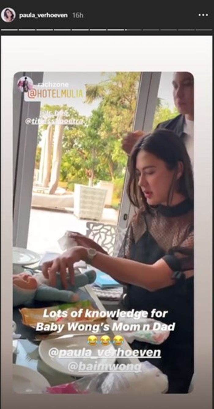 Paula diajari cara dasar mengurus anak