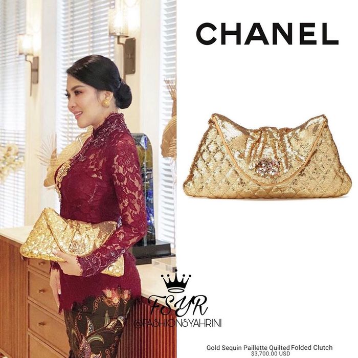Syahrini saat kondangan tenteng clutch bag koleksi Chanel Gold Sequin Paillette Quilted Folded Clutch