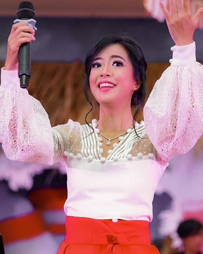 Bukan hanya main film, Yeslin Wang juga aktif menyanyi