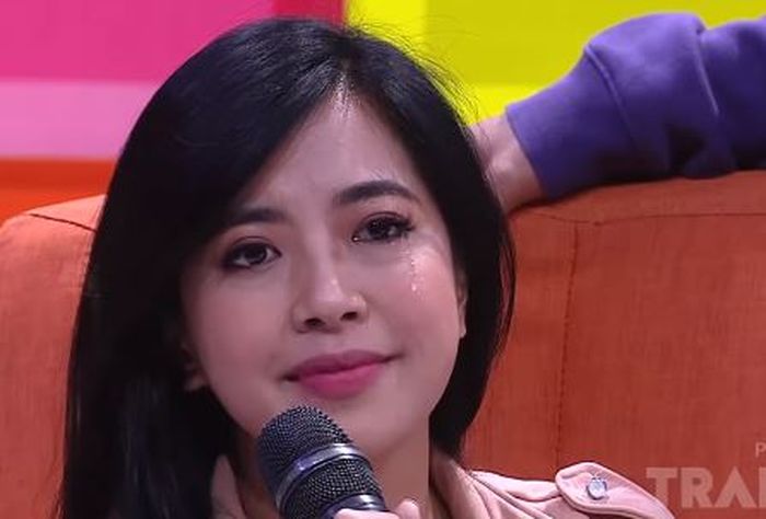 Yeslin Wang menitikkan air mata saat mengingat Delon