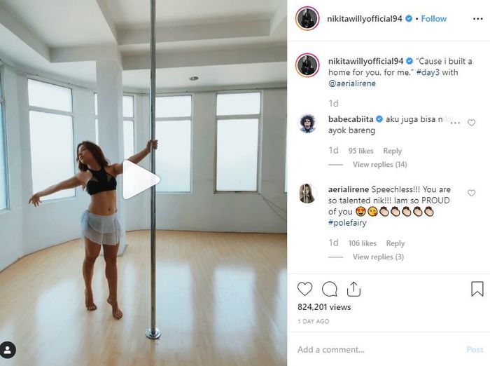 Nikita Willy saat latihan pole dance