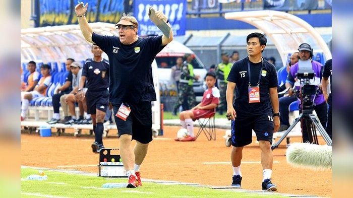 Robert Alberts dalam laga Persib Bandung vs Arema FC di lanjutan Liga 1 2019 di Stadion Si Jalak Harupat, Bandung, 12 November 2019.