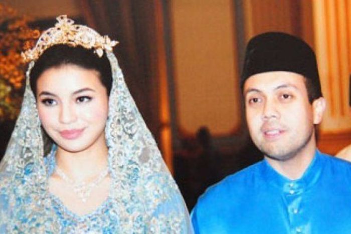 Mantan suami Manohara ini yang melalukan kekerasan seksual pada Manohara.