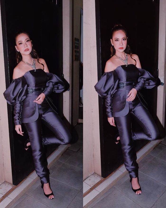 Penampilan BCL tampil berduet dengan Syahrini di panggung Shoppe 11.11 Big Sale TV Show yang jadi sorotan