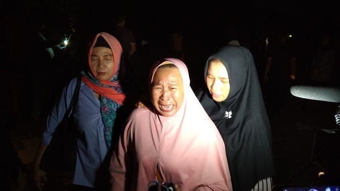 Ibu korban menangis histeris lihat rekonstruki Akbar