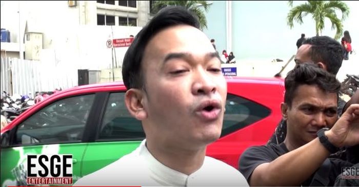 Ruben saat menceritakan kasus yang akan dilaporkannya