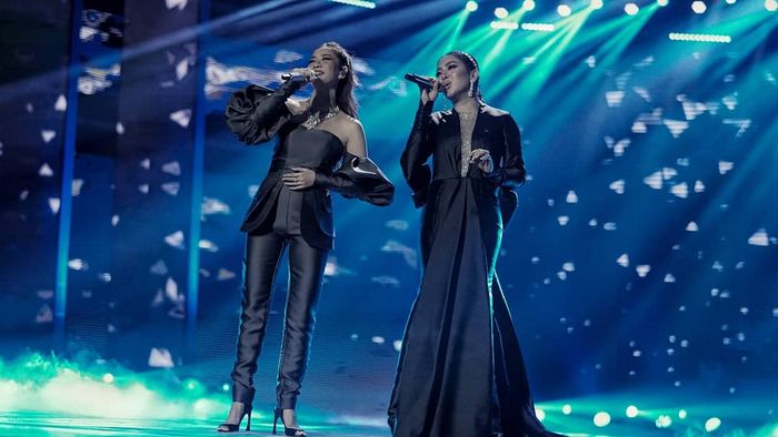 Tampilan BCL dan Syahrini saat duet