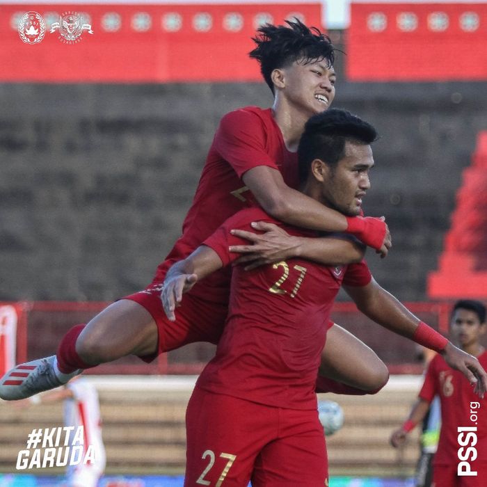 Selebrasi pemain timnas U-22 Indonesia yang merayakan gol Muhammad Rafli (nomor 27) ke gawang Iran dalam laga uji coba di Stadion Kapten I Wayan Dipta, Bali, Rabu (13/11/2019).