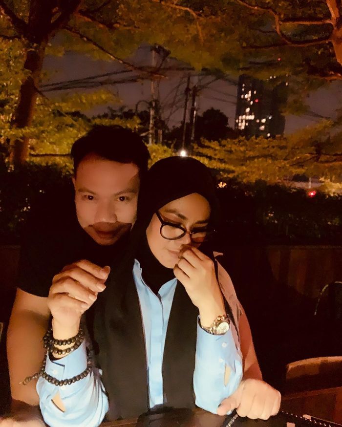 Potret kebersamaan Sarita Abdul Mukti dan Vicky Prasetyo
