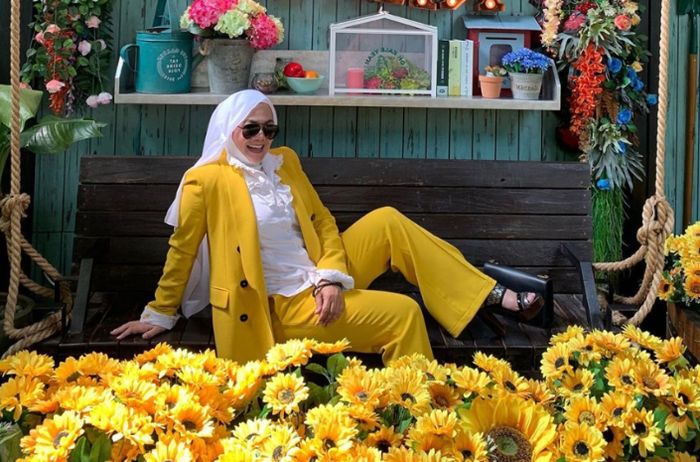 Sarita dalam balutan berbagai fashion hijab stylish