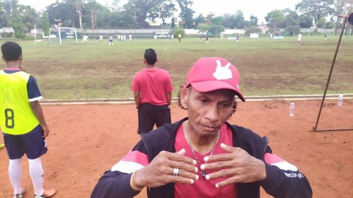 Mantan pemain timnas Indonesia, Rochy Putiray.