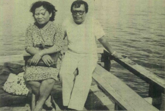 Marhaenis bersama istrinya