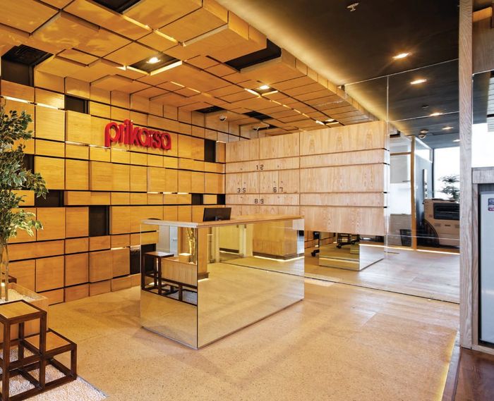 Hadirkan Kantor Rasa Kafe, Inspirasi Panel Kayu Berikut Asik untuk