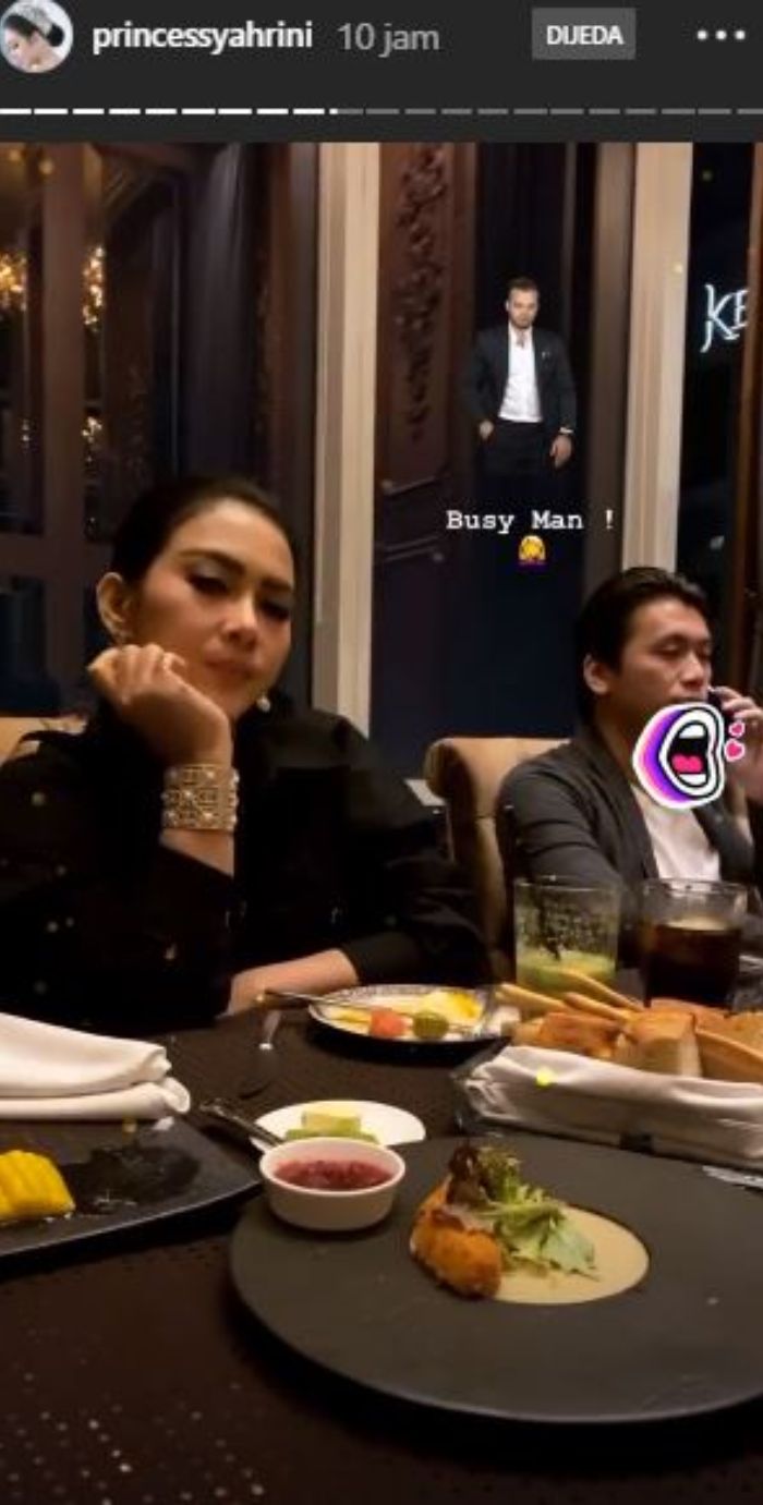 Syahrini dan Reino Barack